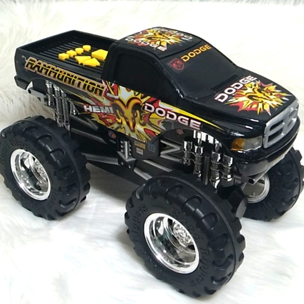 (X-77) Road Rippers Toy State Vtg 08' Ramunition Dodge Hemi Monster Truck Works